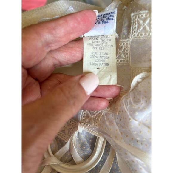 Madonna white dotted swiss christening gown, delicate, sheer, baptism, vintage - Picture 6 of 6